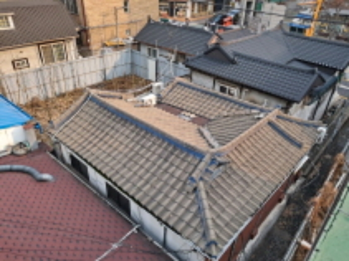 건물전체 전경(가운데 기와지붕)