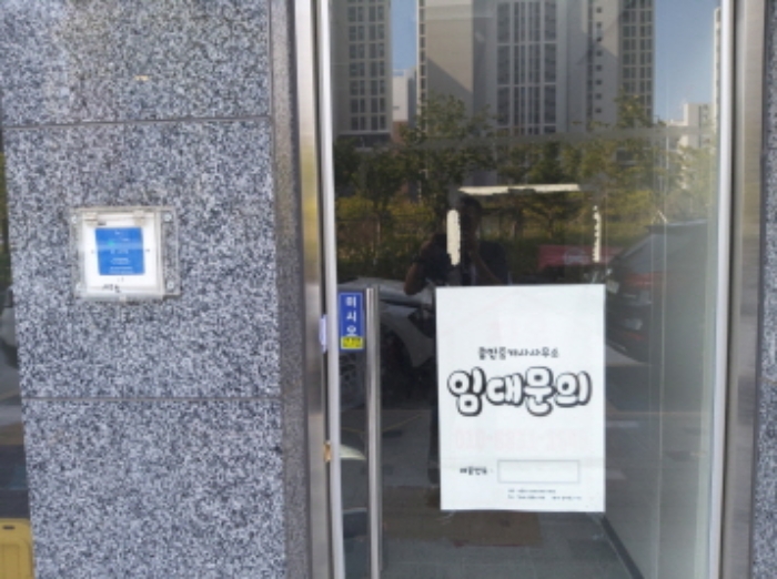 * 본건 목적물 115호 출입문 전경