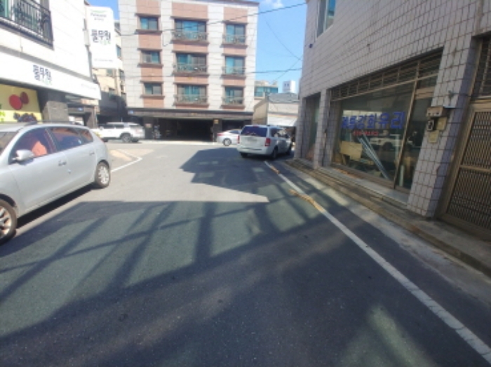 주변 도로 모습2