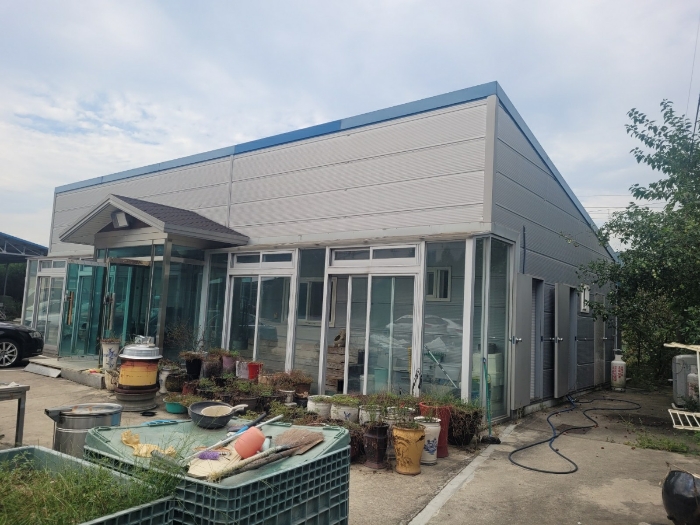 건물 가) 및 제시외건물 ㉡,㉢ 전경