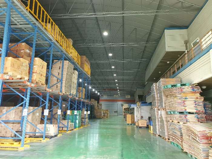 (ㄱ) 건물 중앙 부분