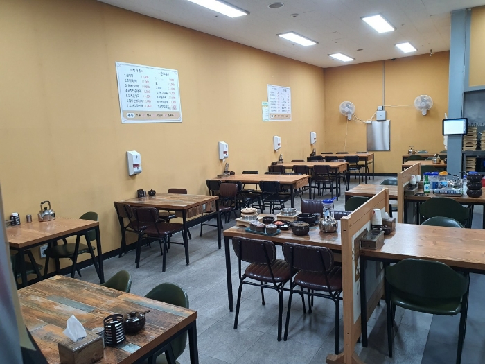 본건 내부 전경