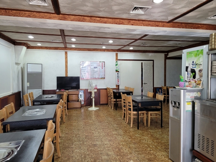 1층 내부 전경(음식점 부분)