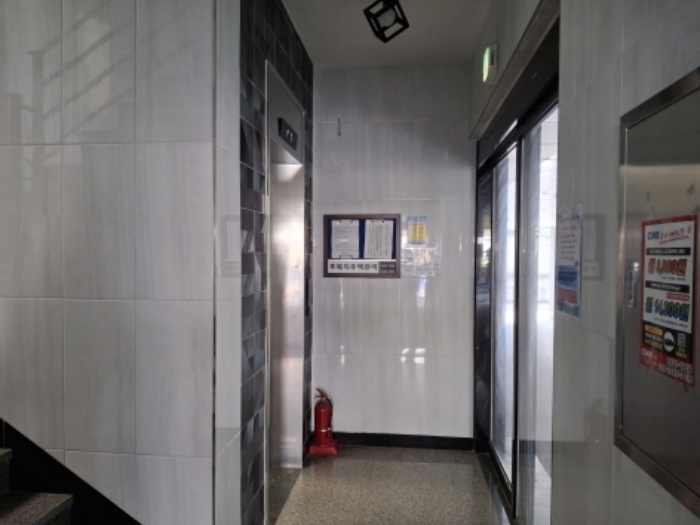 1층 승강기실 모습