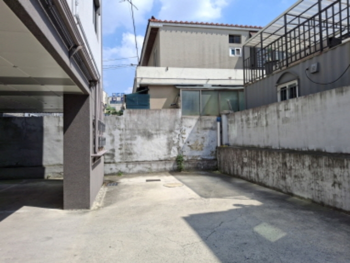 건물 우측 모습