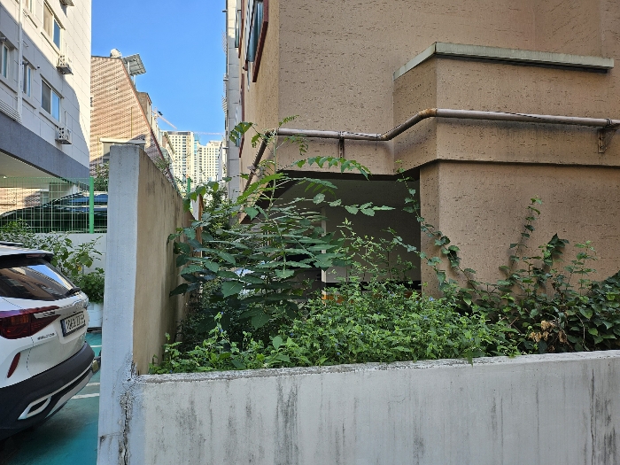 본건 남측 경계 주위환경