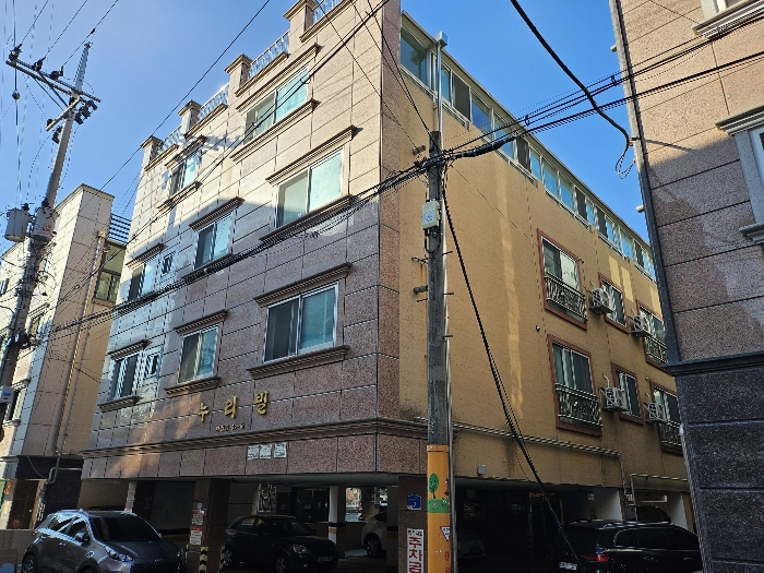 본 건물 북측 인근에서 촬영