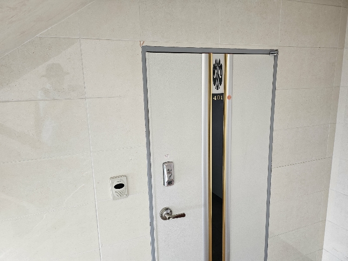 본건물 4층 복도에서 촬영