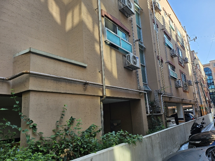 본건 남동측 경계 주위환경