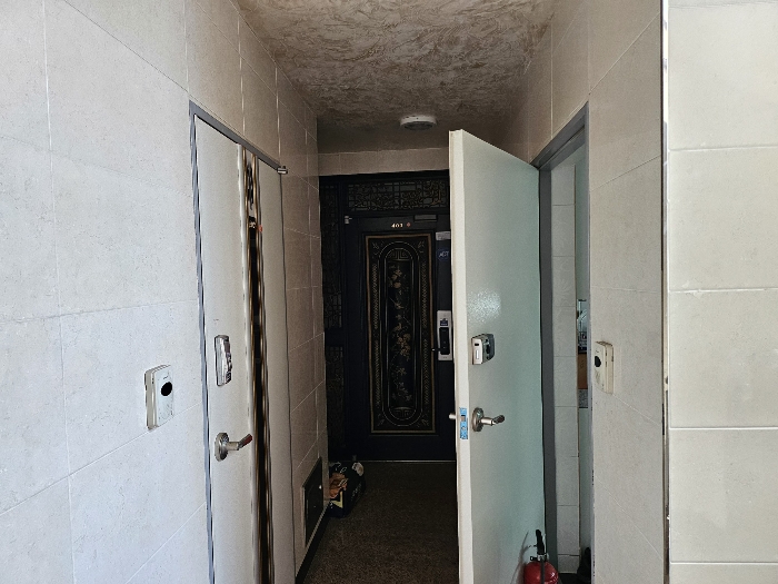 본건물 4층 복도에서 촬영