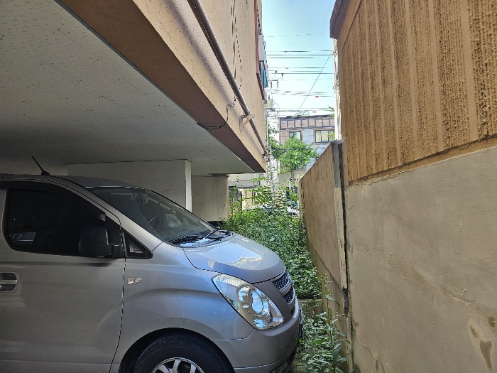 본건 남동측 경계 주위환경