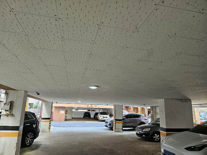 본건 1층 피로티주차장 전경