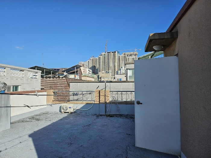 본 건물 옥상에서 촬영