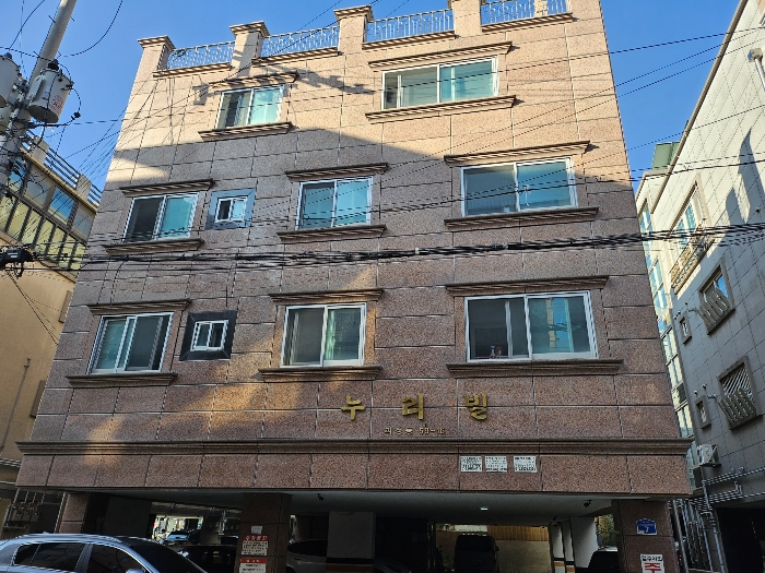 본건 북동측 앞에서 촬영