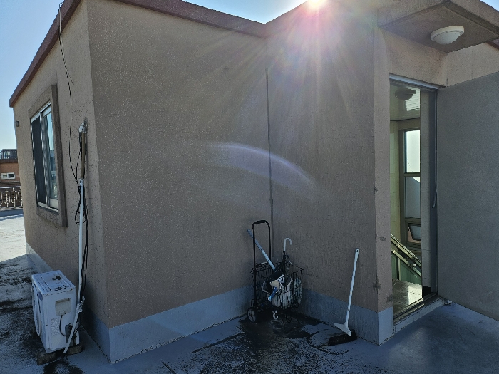 본 건물 옥상에서 촬영