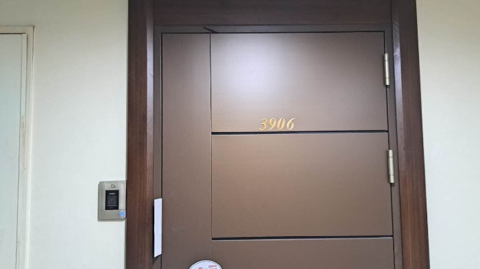 본건 3906호 현관문