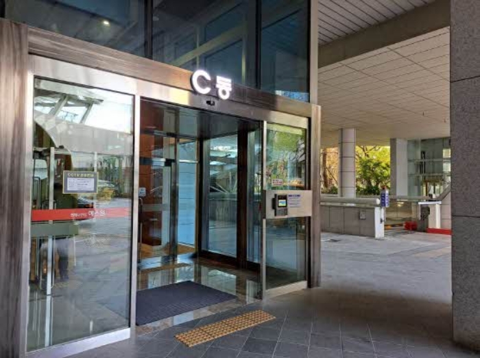 본건 씨동 공동출입구