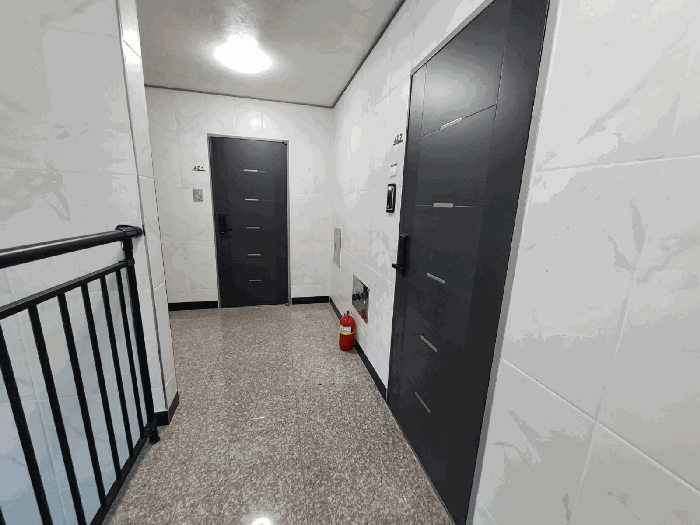 본건 건물 4층 복도 부분 전경 2