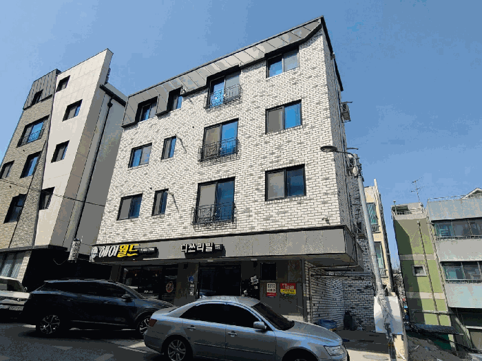 본 건 전 경
(본건 남동측에서)