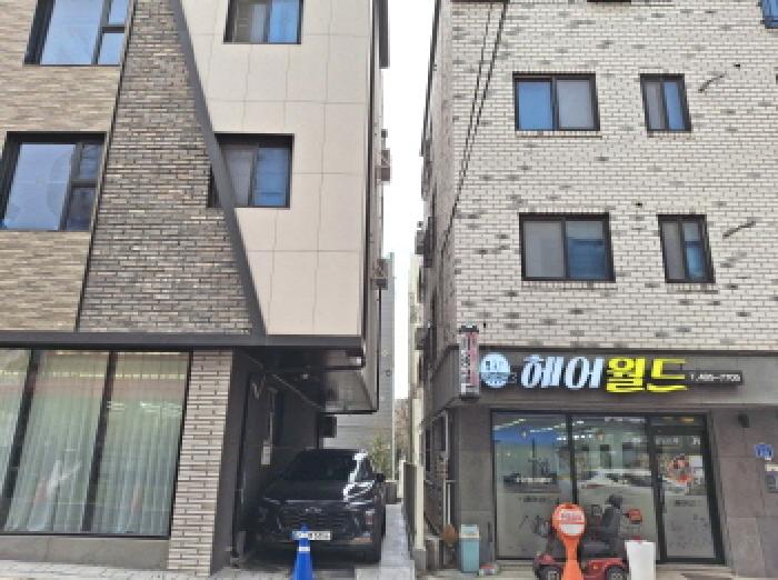 건물 좌측 모습