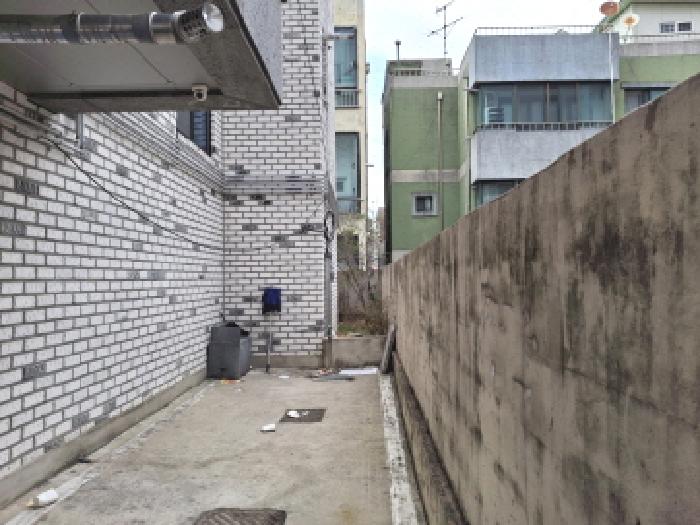 건물 우측 모습