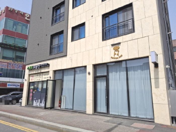 건물 앞쪽 모습