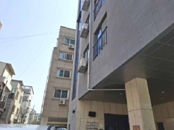 건물 좌측 모습