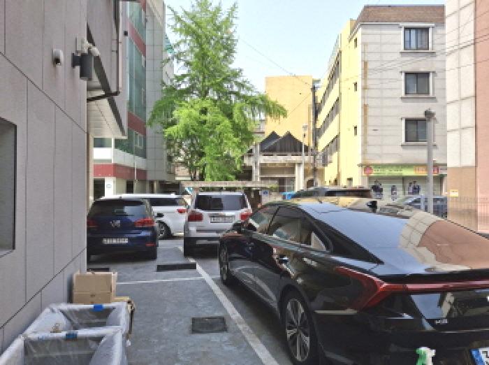 건물 뒷쪽 모습