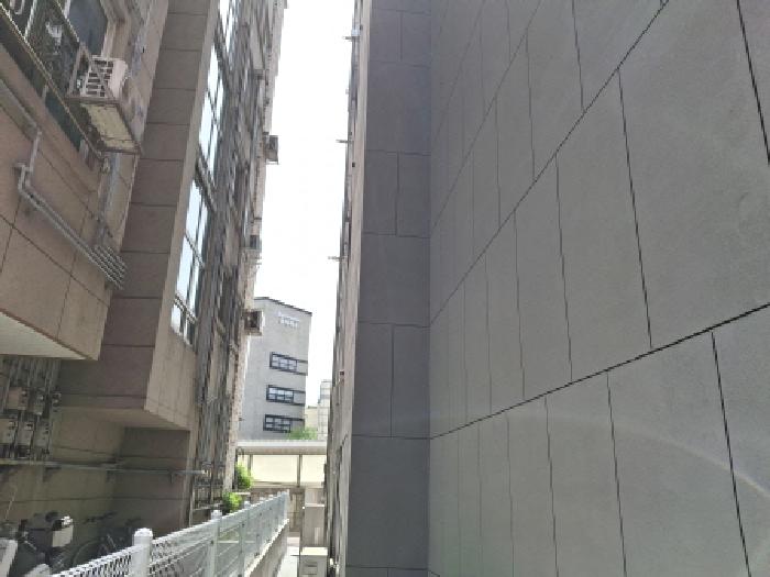 건물 우측 모습