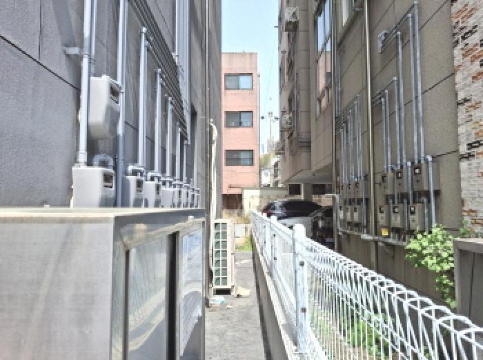 건물 우측 모습