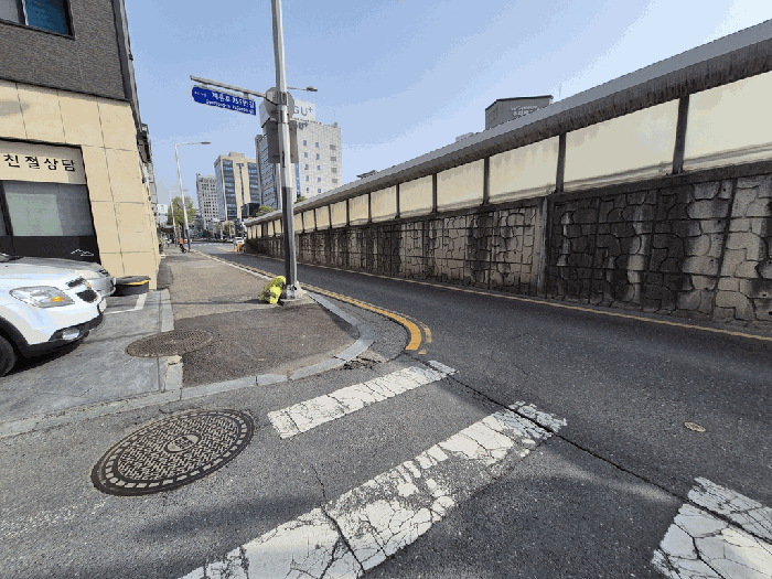 본건 남서측 접면 도로