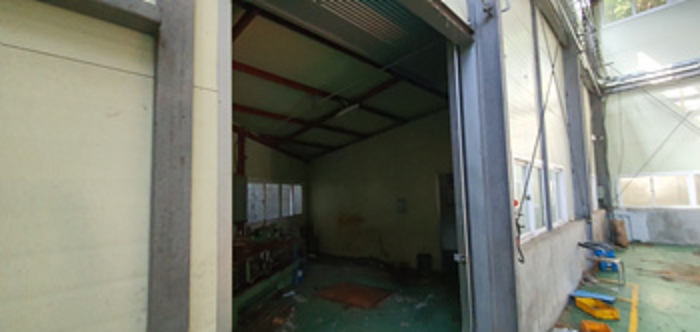 제시 건물 (가)공장 옆쪽-제시외 가추 창고 내부 전경