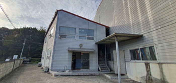 기호 2 토지위의 제시외 건물-1,2층(식당,사무실) 전경