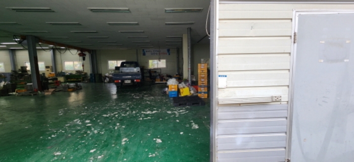 본건 외쪽 건물 1층 안내문