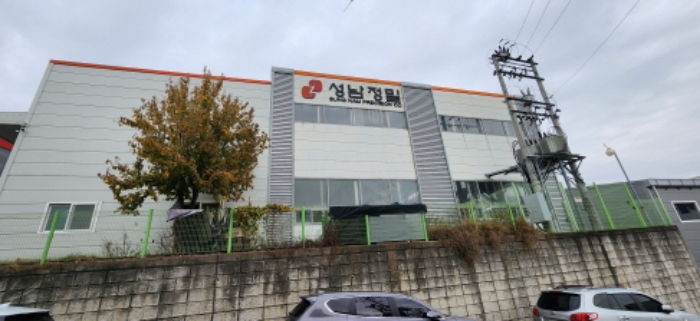 본건 가동 및 다동, 주변