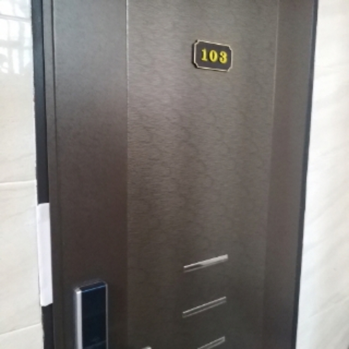 세대 출입문(103호)