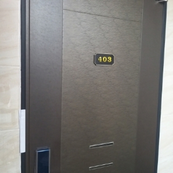세대 출입문(403호)