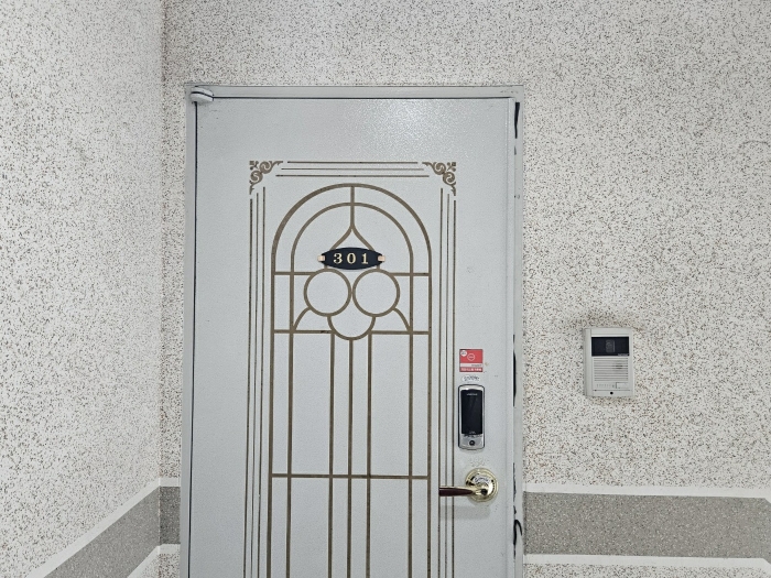 3층 301호
