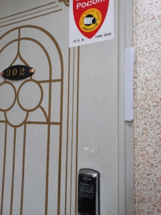 3층 302호 세대출입문