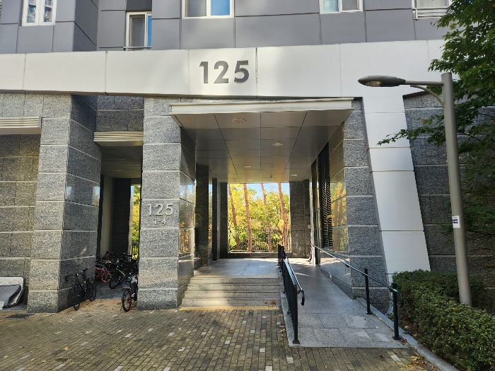 본 건물 출입구