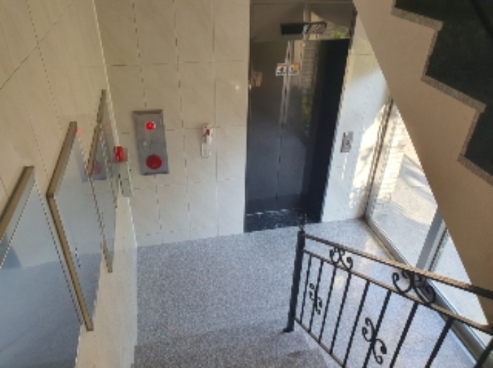 1층 출입구 및 엘리베이터