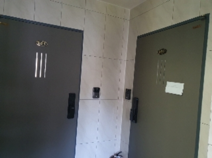 2층 세대 출입문 현황(201호, 202호)1