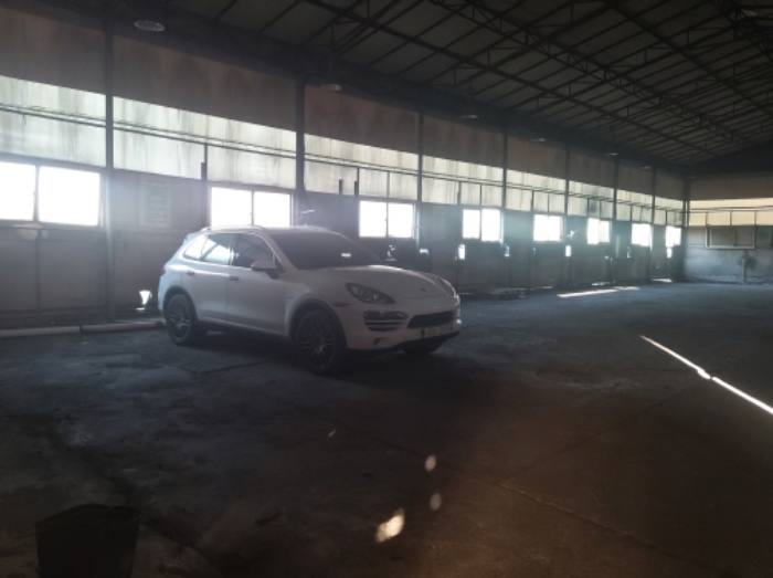 * 본건 목적물 1. 2. 지상 제시외 대형창고 전경(내부)