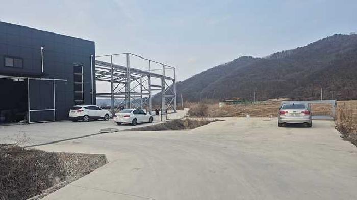 도로 및 주변 공장건물