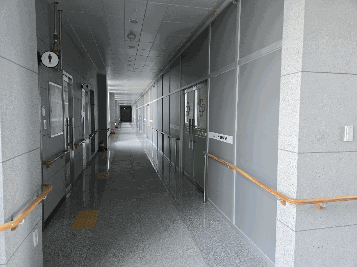 본건( 201호 )옆 복도 남측에서 북측을 향해 촬영