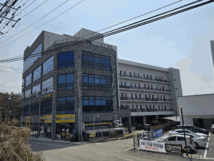 본건이 속한 건물 북서측 전경(前景)