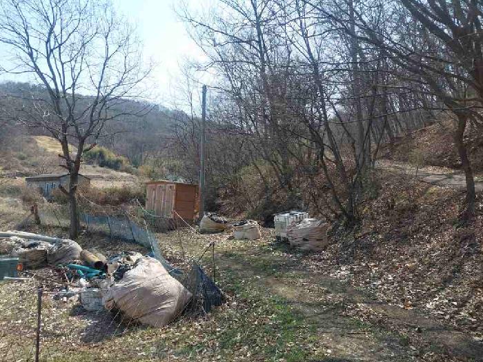 부동산표시목록 2번 토지(임야) 입구-임도 끝자락에 위치하고 있음