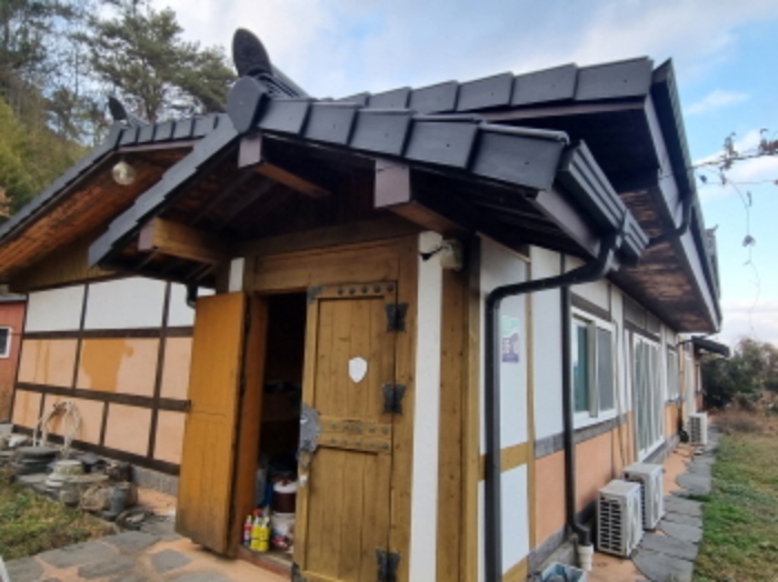 물건번호 2번 서측 출입문 모습