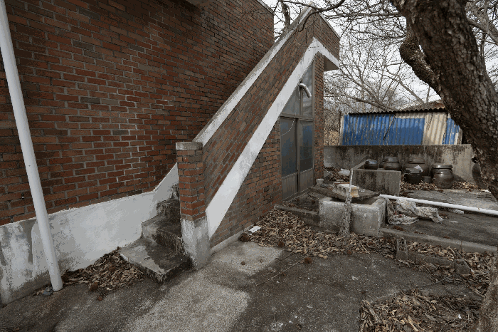 건물에 포함평가한 옥외 계단