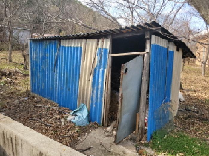 물건3번, 제시외 건물 스레이트 창고(ㄱ) 시설 소재함. 